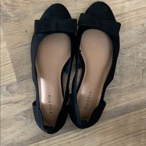 Size 12w black flats.